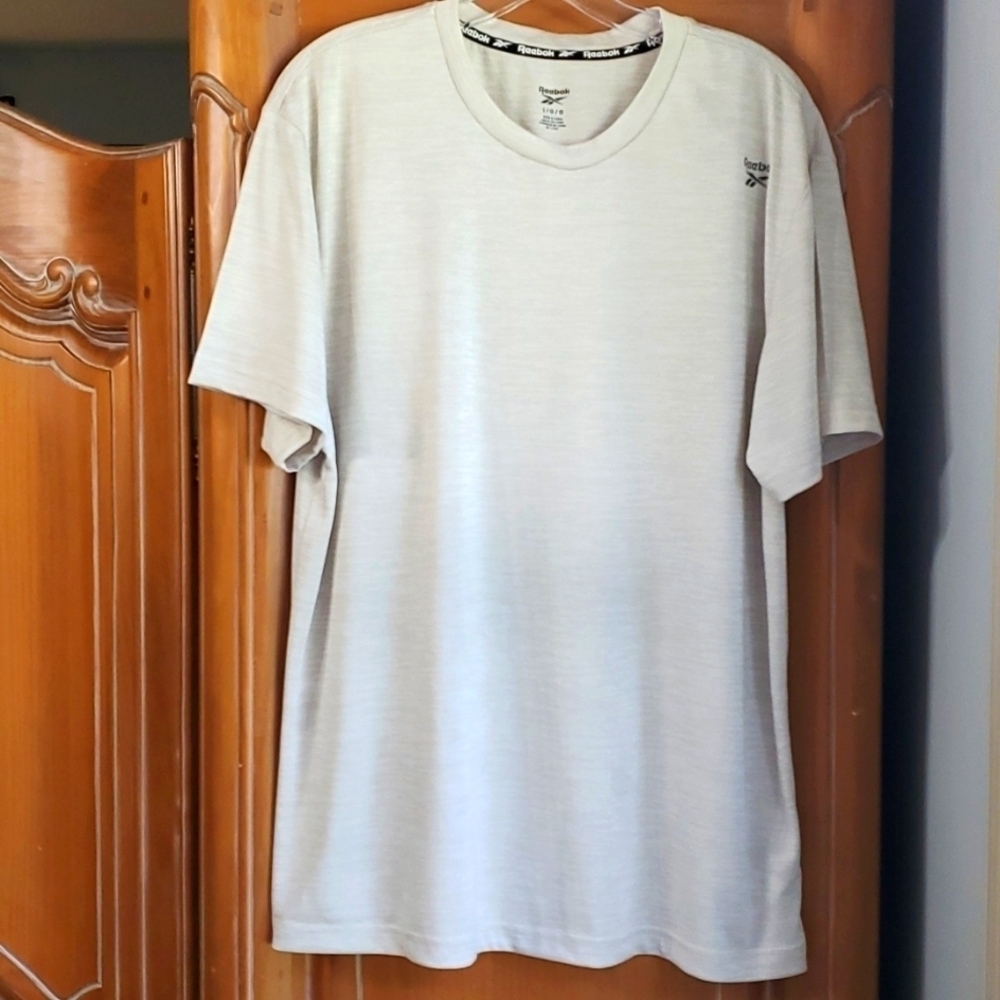 REEBOK, MENT GRAY TEE. 2023 date. Excellent condition and quality. Size large.